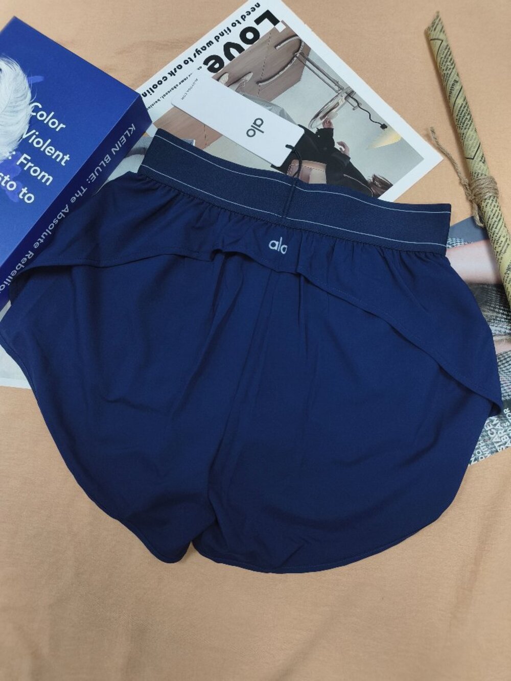 ALO Yoga Navy Versatile Athletic Short🎾Tennis Pickleball Gym Everyday Outfits🥗 - Picture 3 of 7